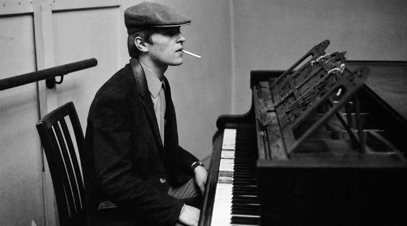 The Animals founder and influential keyboardist Alan Price turns 79